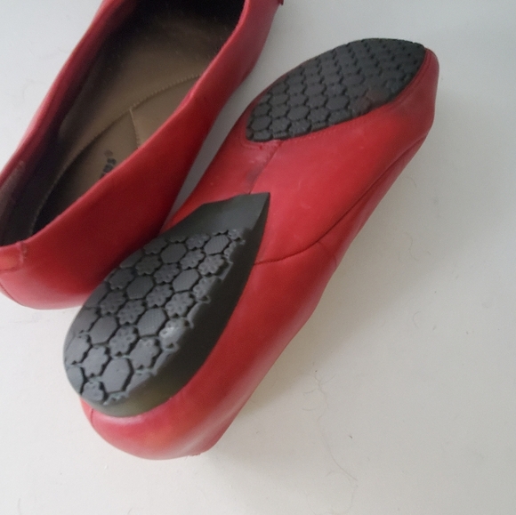 Bare Trap Red Leather Ballet Flats - Picture 6 of 7